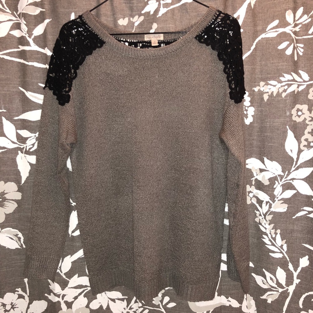 ‼️MUST GO‼️MAKE OFFER‼️sweater with crochet detail